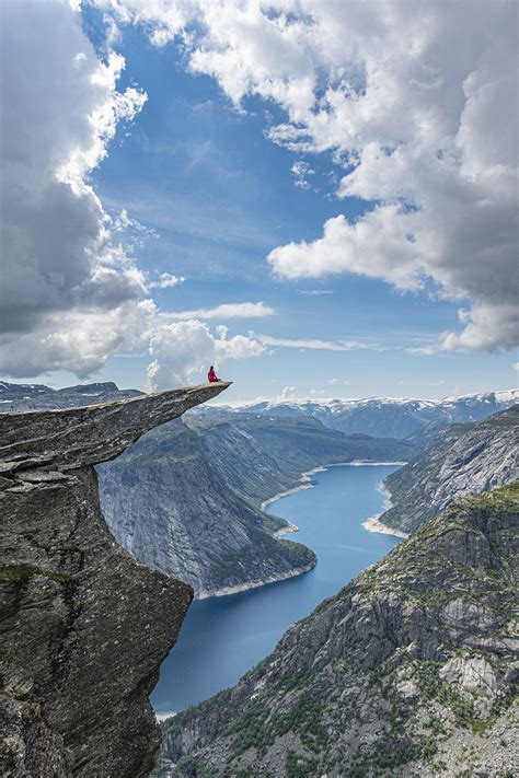 trolltunga active|trolltunga norway deaths.
